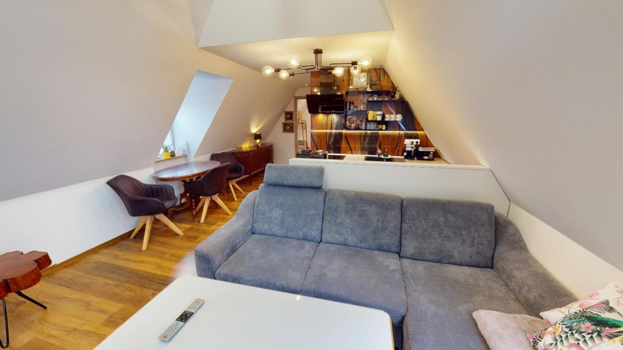 Apartman Atelier Vary V Nove Zrekonstruovanem Dome Karlovy Vary Exterior photo